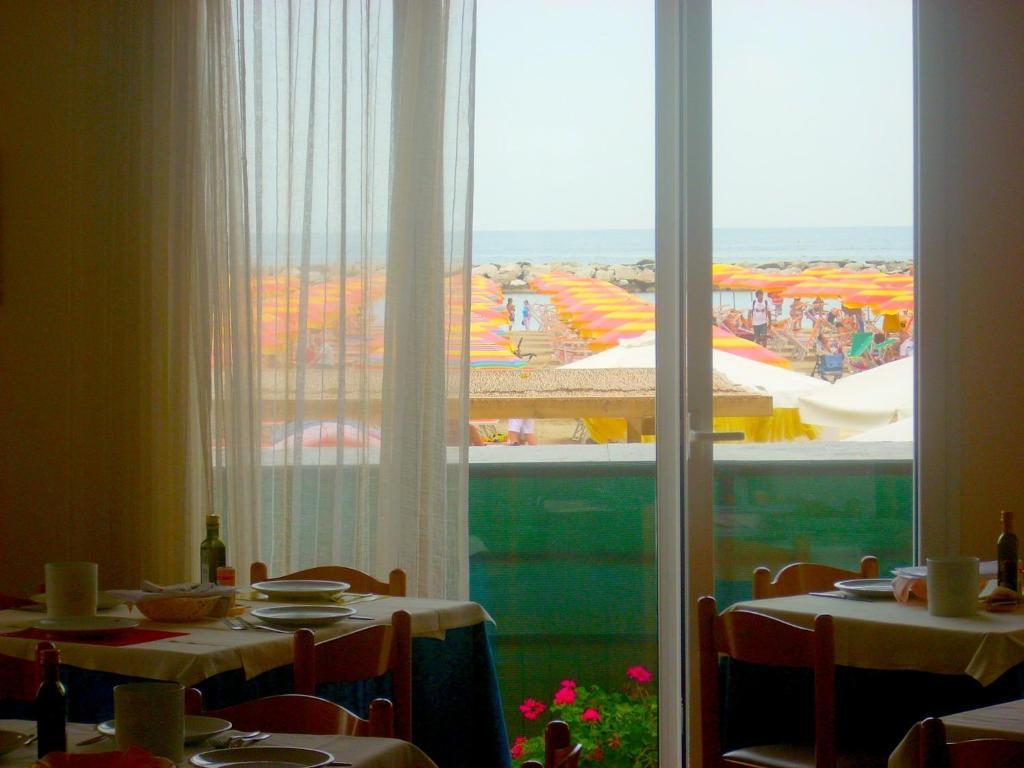 Hotel Cosmopolita Rimini Exterior photo