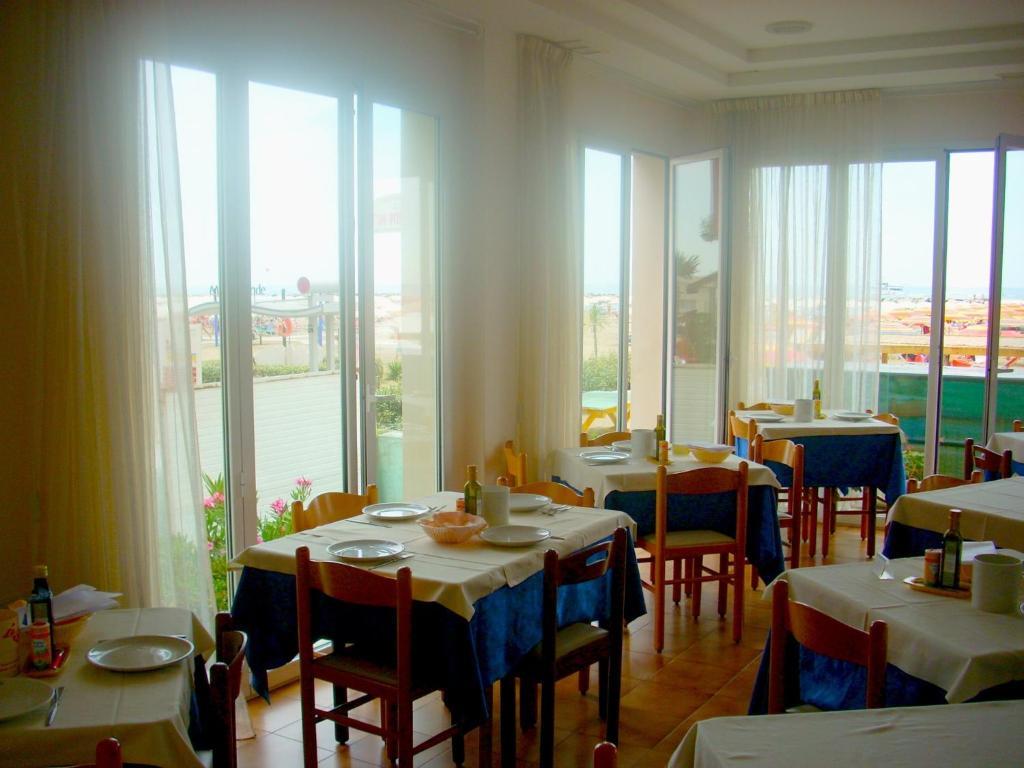 Hotel Cosmopolita Rimini Exterior photo